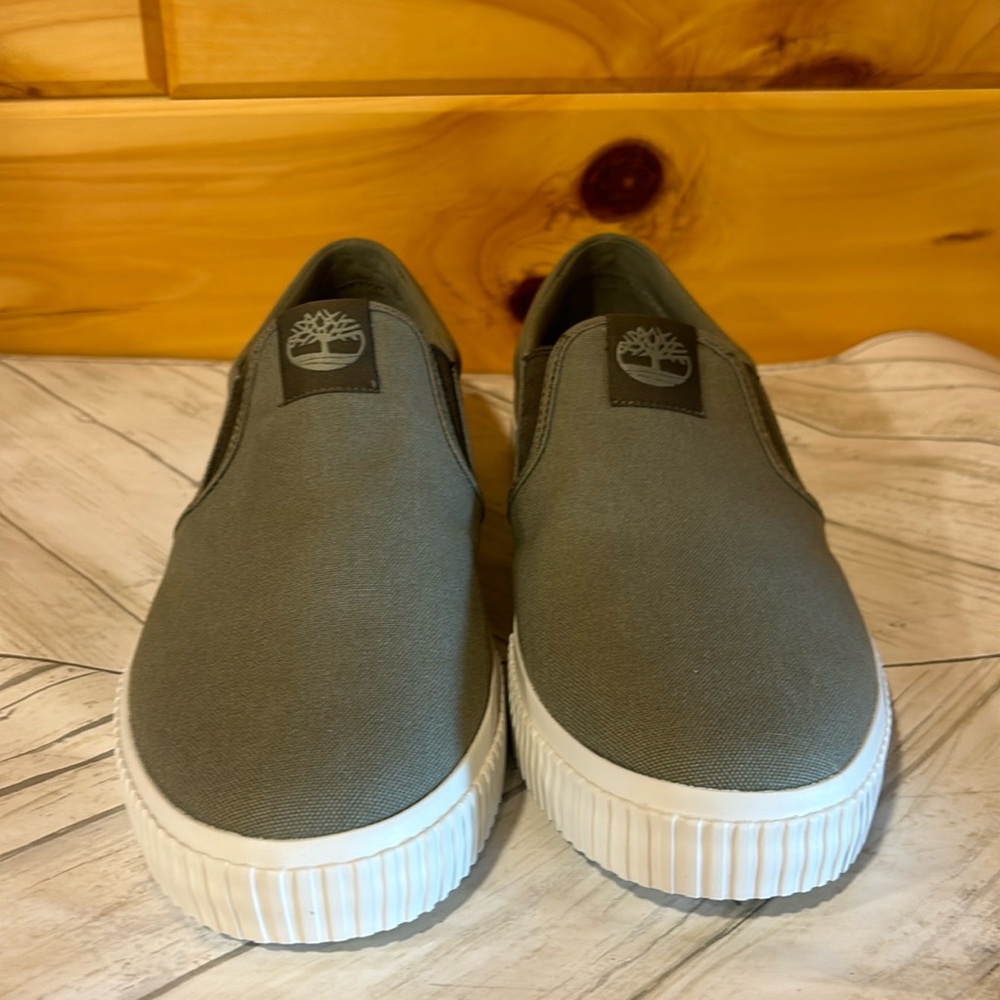 Timberland Mylo Bay low slip on Sneaker -New in box color light Taupe Canvas 12m